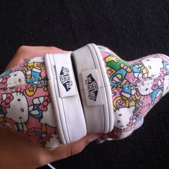 Hello Kitty Vans - Picture 3 of 4