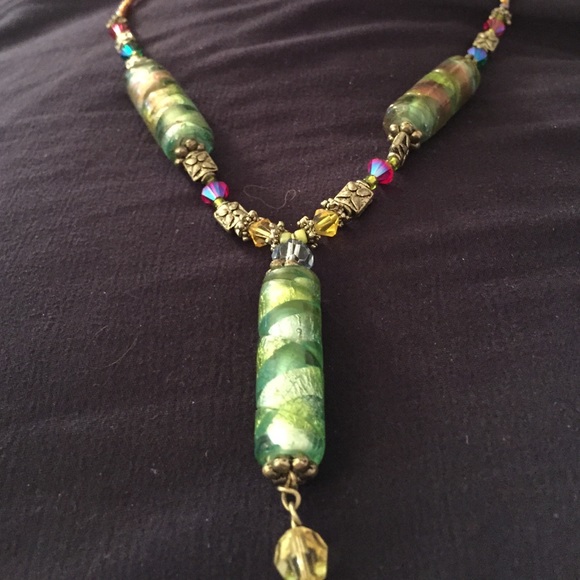 Beaded fashion necklace - Picture 2 of 2