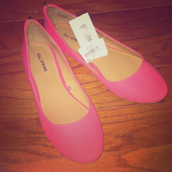 NWT Call it Sping coral/pink flats