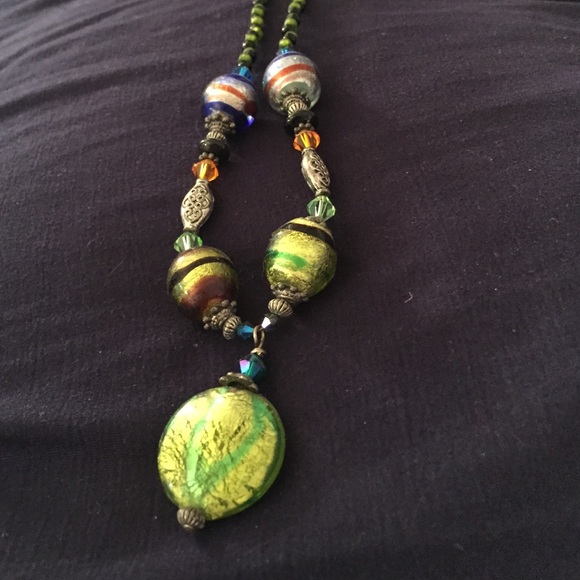 Beaded necklace - Picture 2 of 2