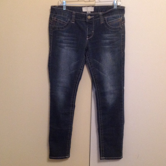 Super Cute, Maurice's skinny jegging.