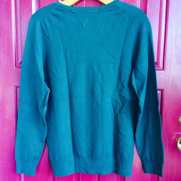 TH Sweater - Picture 3 of 3