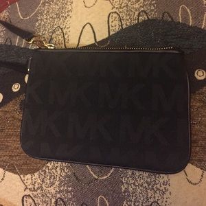 Mk Wristlet 🌺