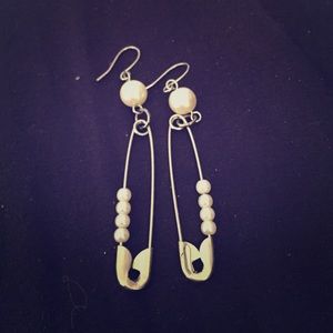 Super fun safety pin earrings with pearls!