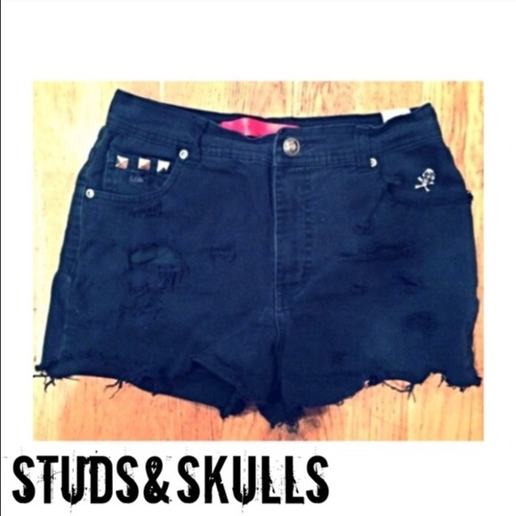High Waisted Shorts with Skulls
