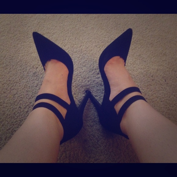 Black strap pointed toe heel