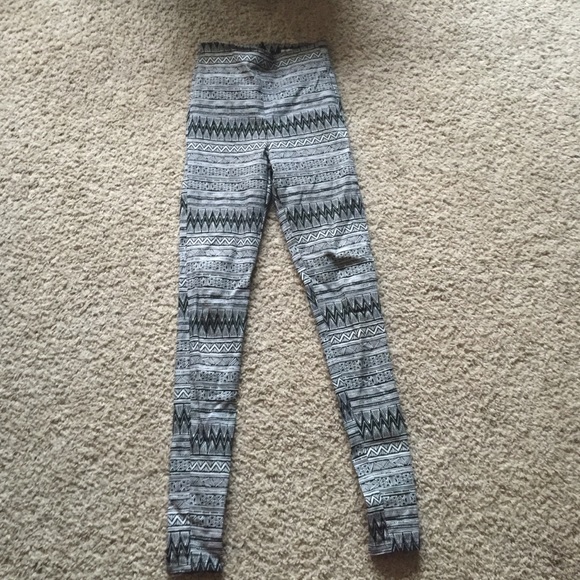 La Hearts Tribal Print Leggings