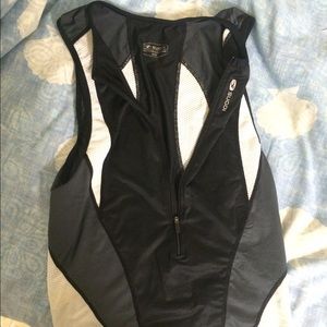 SUGOI Black and White Zipper Tank Pullover M