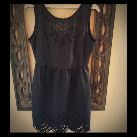 Dresses & Skirts - Awesome black laser cut dress