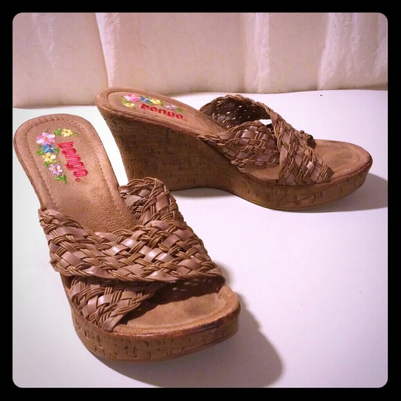 Adorable summer wedges