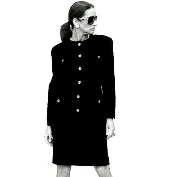 ❌SOLD Vintage Chanel Black Boucle Skirt Suit ❌ - Picture 2 of 7