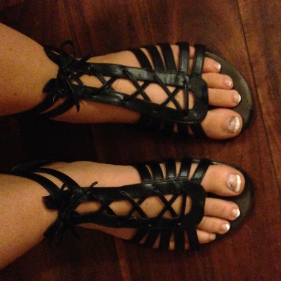 Black gladiator sandals - Picture 4 of 4