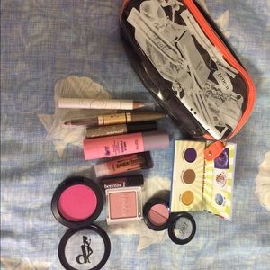 Makeup combo with benefit makeup holder