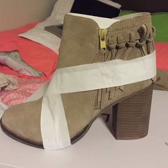 Aldo nude boots with fringe - Picture 2 of 4