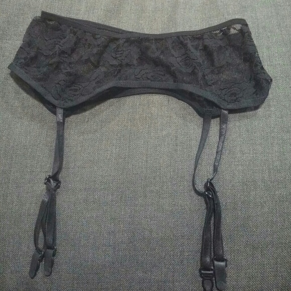 Size Small Lace Garter Belt