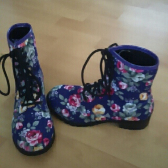 Kali Purple Flower Boots