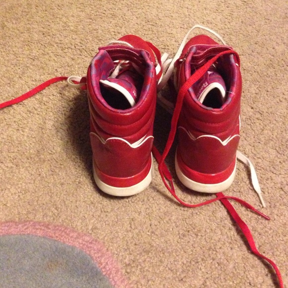 Reebok - Picture 3 of 4