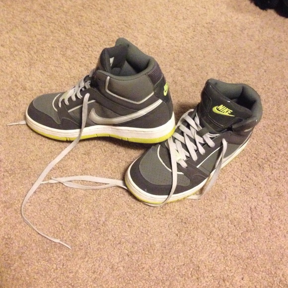 Nike - Picture 3 of 4