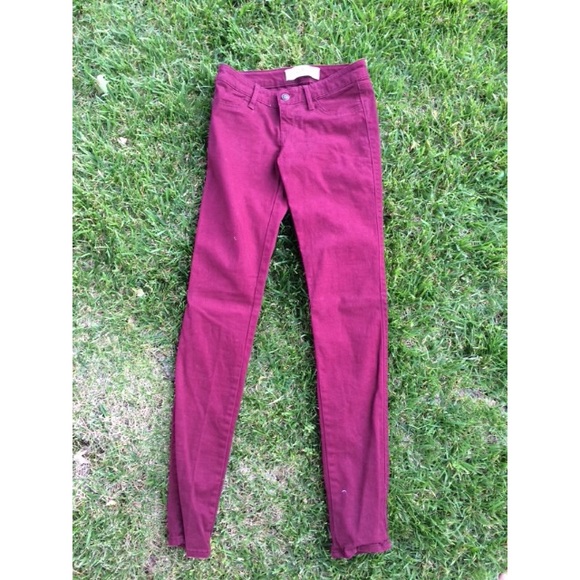 Hollister Wine Colored Jegging