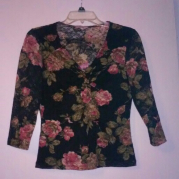 Vintage Floral Lace Half Sleve Top