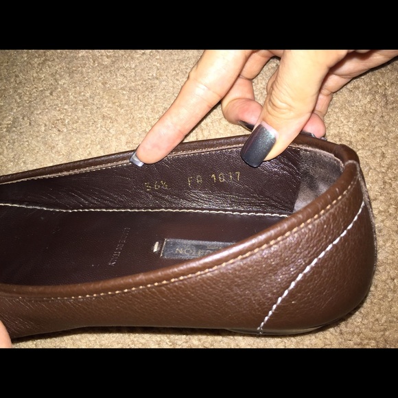 ❤️SOLD❤️LV Flats - Picture 3 of 4