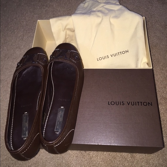 ❤️SOLD❤️LV Flats - Picture 4 of 4