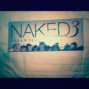 NAKED 3 Box