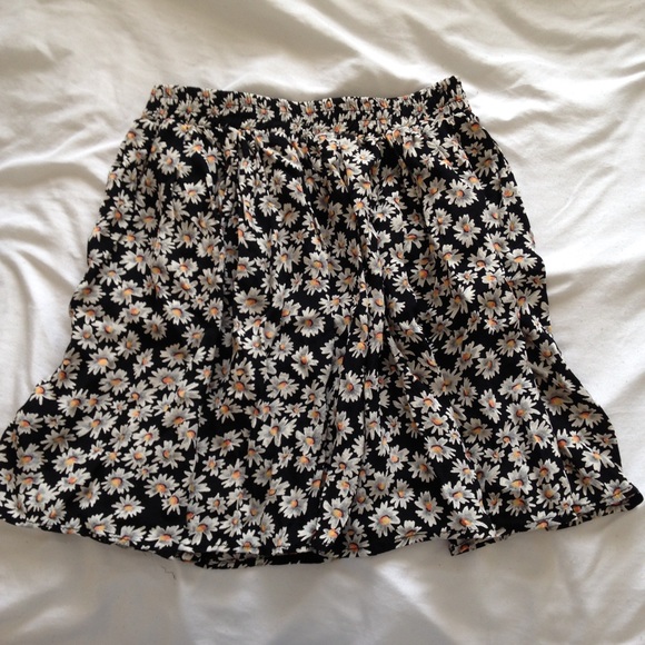 Black Daisy Print Brandy Melville Skirt