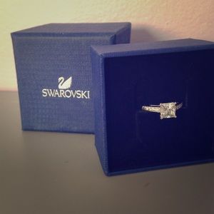 Swarovski crystal princess cut ring