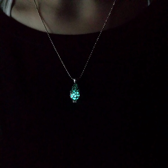 Aqua Glow in the Dark Necklace FREE UV Keychain