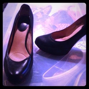 TRADED Frye black leather heels