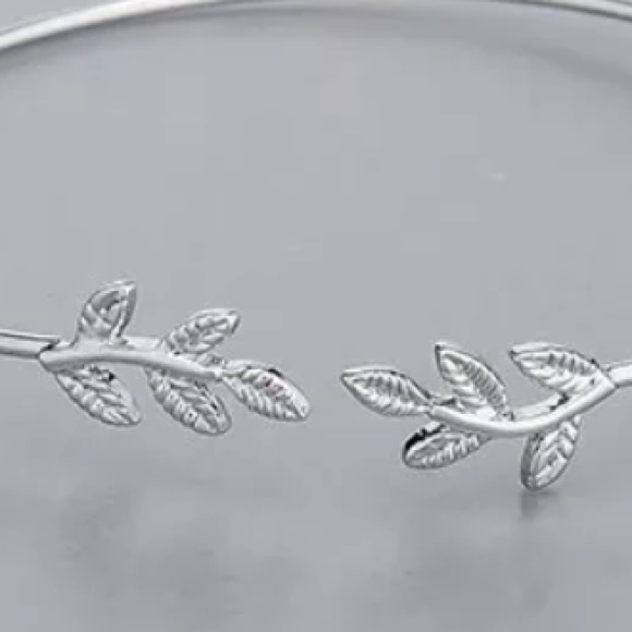 Rhodium Silver Leaf Elegant Open Cuff Bangle - Picture 2 of 4