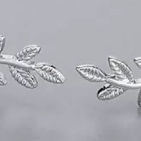 Rhodium Silver Leaf Elegant Open Cuff Bangle - Picture 4 of 4