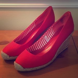💥SOLD💥 NWOT Red Wedges! Size: 8