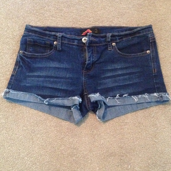 F21 dark wash denim shorts