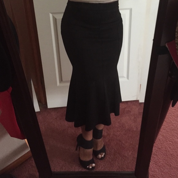 Black neoprene-like skirt