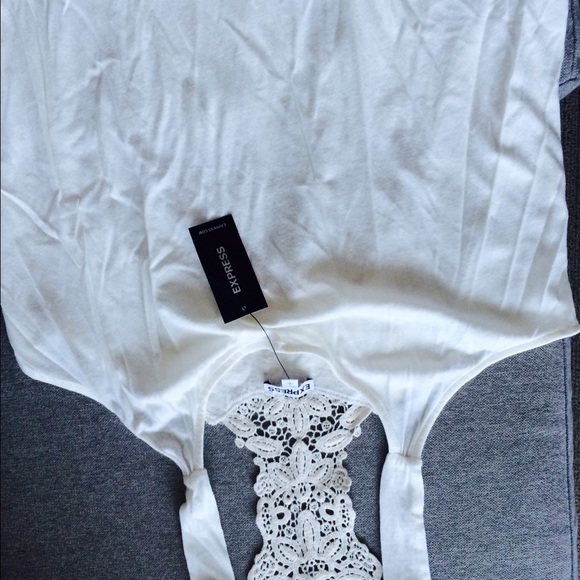 ✨Sold✨Lace embellished off-white A-line Top