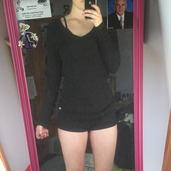 Black VS vneck