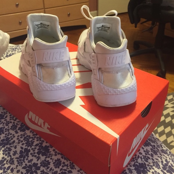 💕 SOLD 💕 All white Nike Huarache Run - Picture 3 of 4