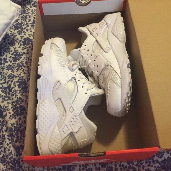 💕 SOLD 💕 All white Nike Huarache Run - Picture 4 of 4