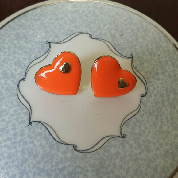 ❌SOLD❌NEON ORANGE AND GOLD HEART STUDS