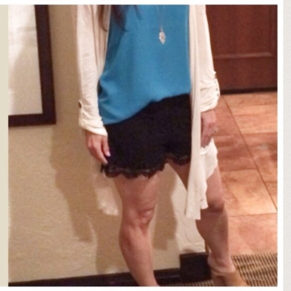 Black lace shorts - Picture 3 of 4