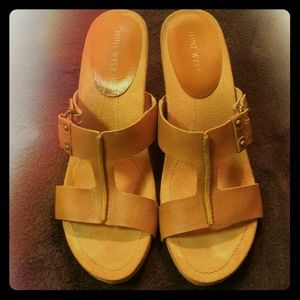 1PrNaturalHeels 1PrGldHeels 1PrEasySpiritFlats