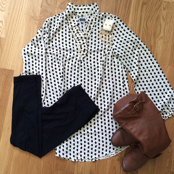 🎉HP 6/13🎉Classic Polka-Dot Top
