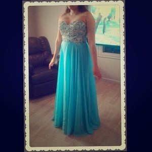 Prom dress by Tonybowels size 14