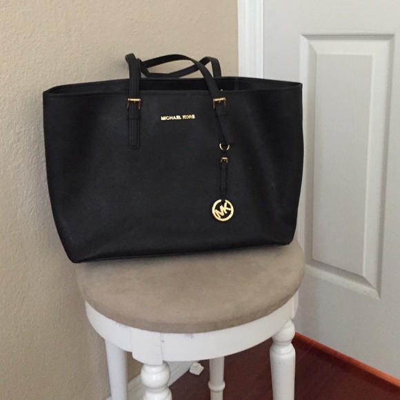 Black Michael Kors Jet Set Tote (MacBook Version)