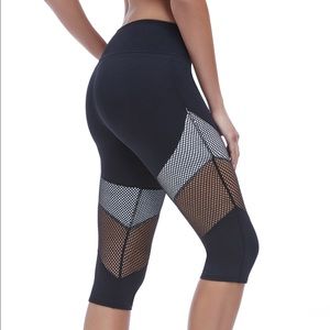 Rhodes crop capri mesh leggings