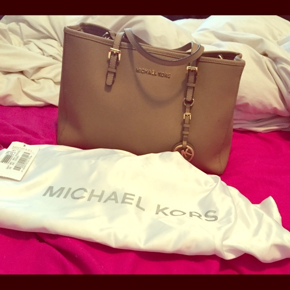 **TRADED** Michael Kors Saffiano Leather