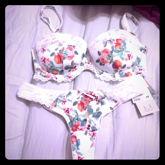 H & M Other - Floral peach orchard H & M lingerie set