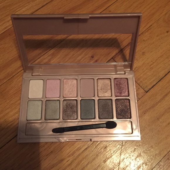 The blushed nudes eyeshadow pallet - Picture 2 of 2